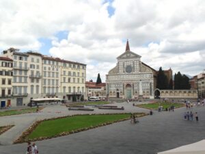 suggestiva veduta della Piaza di Santa Maria Novella a Firenze, ripresa dalla saletta di studio della Associazione Vista Perfetta